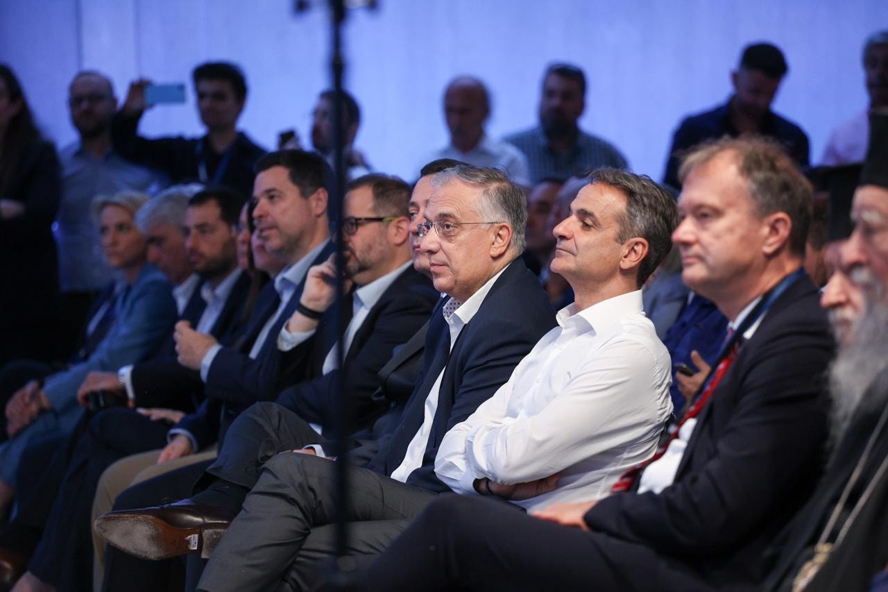 Με τον Πρωθυπουργό Κυριάκο Μητσοτάκη στην τελετή θεμελίωσης στο εργοστάσιο της ΑΓΕΤ Ηρακλής